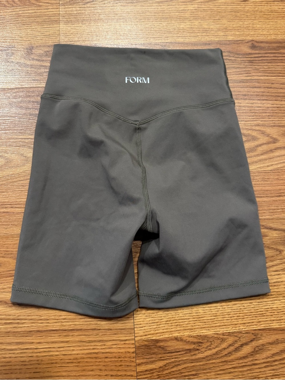 FORM Revolve Biker Shorts XS Taupe Olive Active